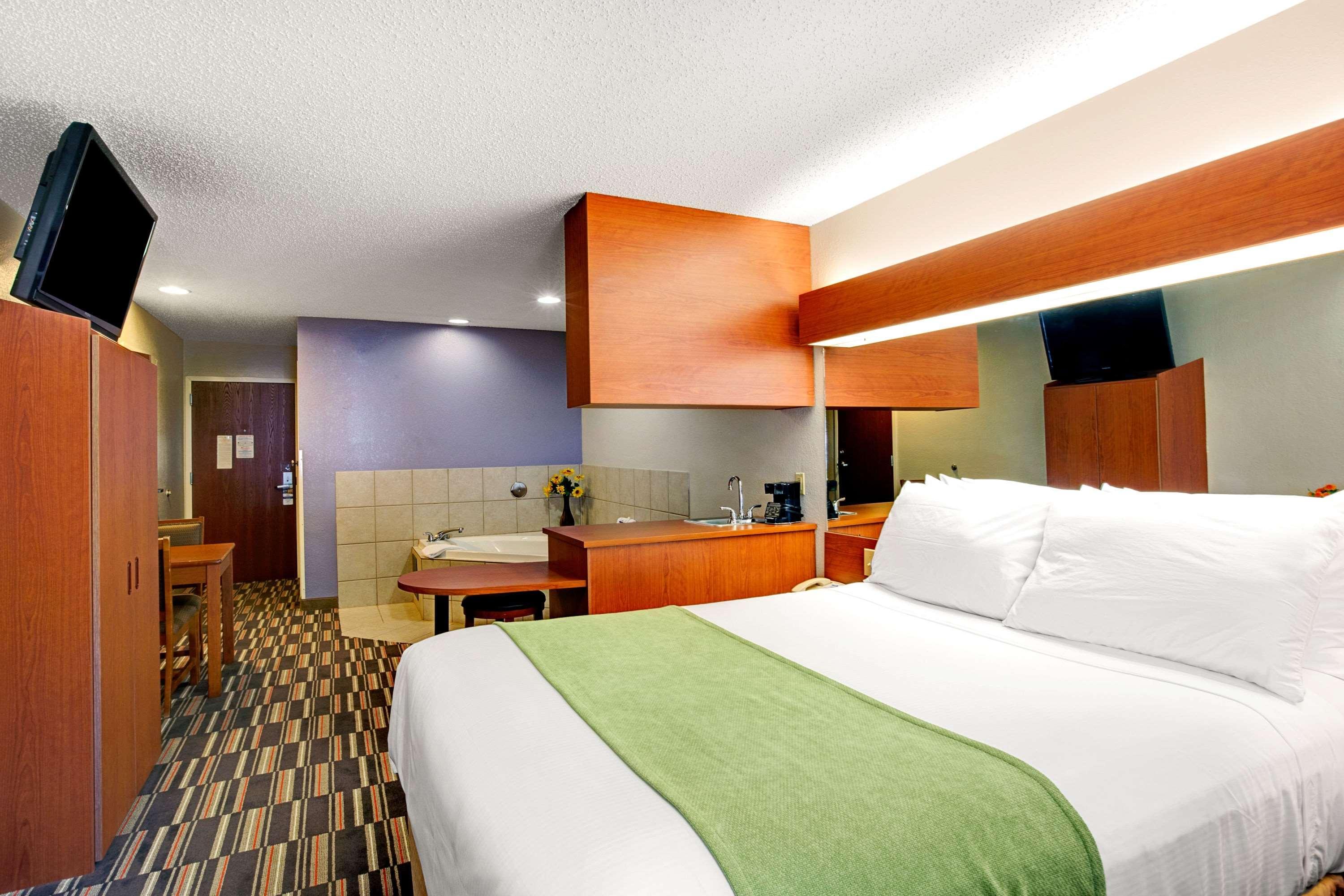 Microtel Inn & Suites By Wyndham Cherokee Ngoại thất bức ảnh