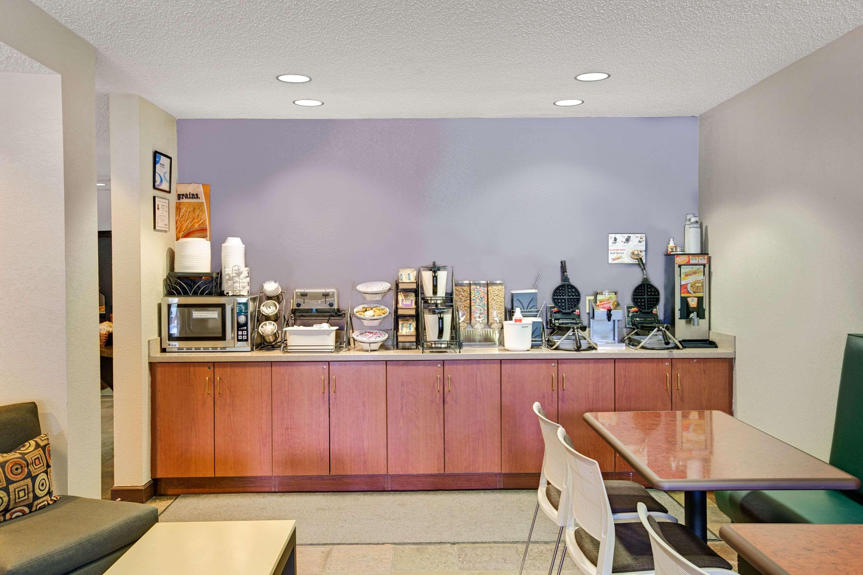 Microtel Inn & Suites By Wyndham Cherokee Ngoại thất bức ảnh