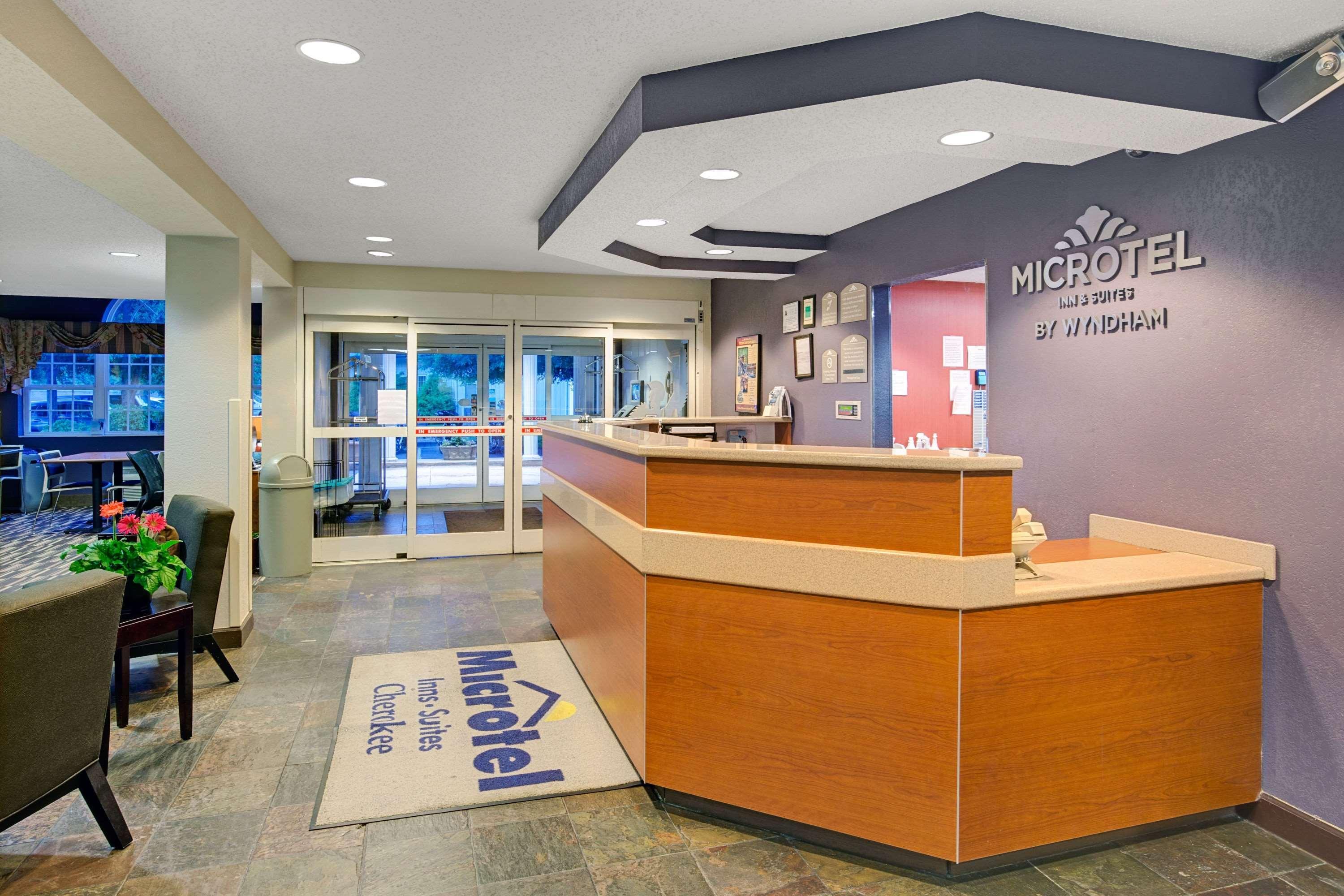 Microtel Inn & Suites By Wyndham Cherokee Ngoại thất bức ảnh