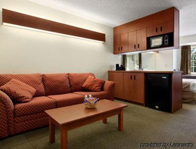 Microtel Inn & Suites By Wyndham Cherokee Phòng bức ảnh