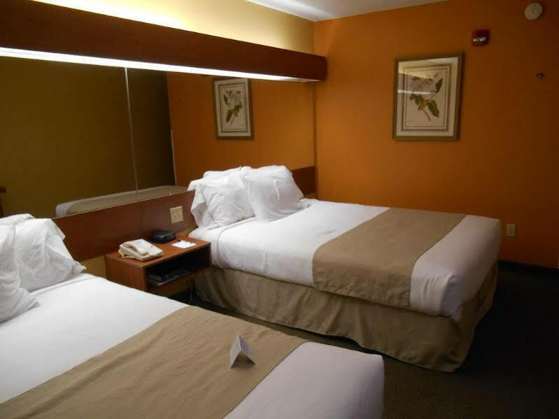 Microtel Inn & Suites By Wyndham Cherokee Ngoại thất bức ảnh